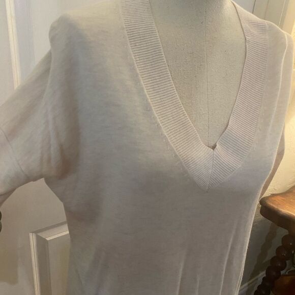 NWT Chelsea28 V-Neck Cashmere Mix Sweater Sz S - Picture 3 of 5